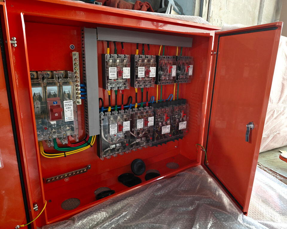 Qlobal infrastrukturun istiləşməsi ilə tikinti sahələri üçün enerji paylama standartları necə davam edə bilər? Ouyue Electric yüksək qoruyucu paslanmayan poladdan açıq sol və sağ cüt qapı qutusunu təqdim etdi