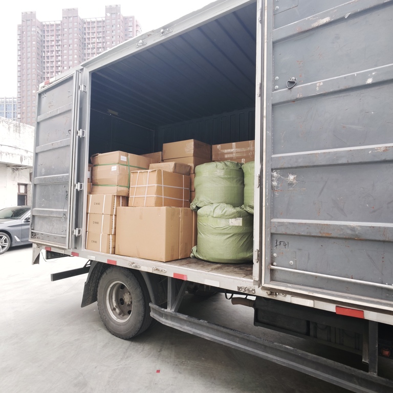 Ouyue Electric-in paslanmayan polad paylama qutuları toplu şəkildə İsrailə göndərilib: fabrikdən Ningbo limanına, xaricdəki yük yığını layihələri üçün güclü dəstək